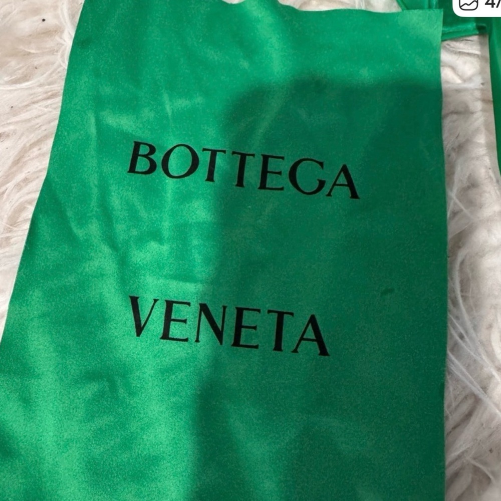 Bottega Veneta Vibrant Green Sunglasses 55mm worn once - Picture 8 of 14